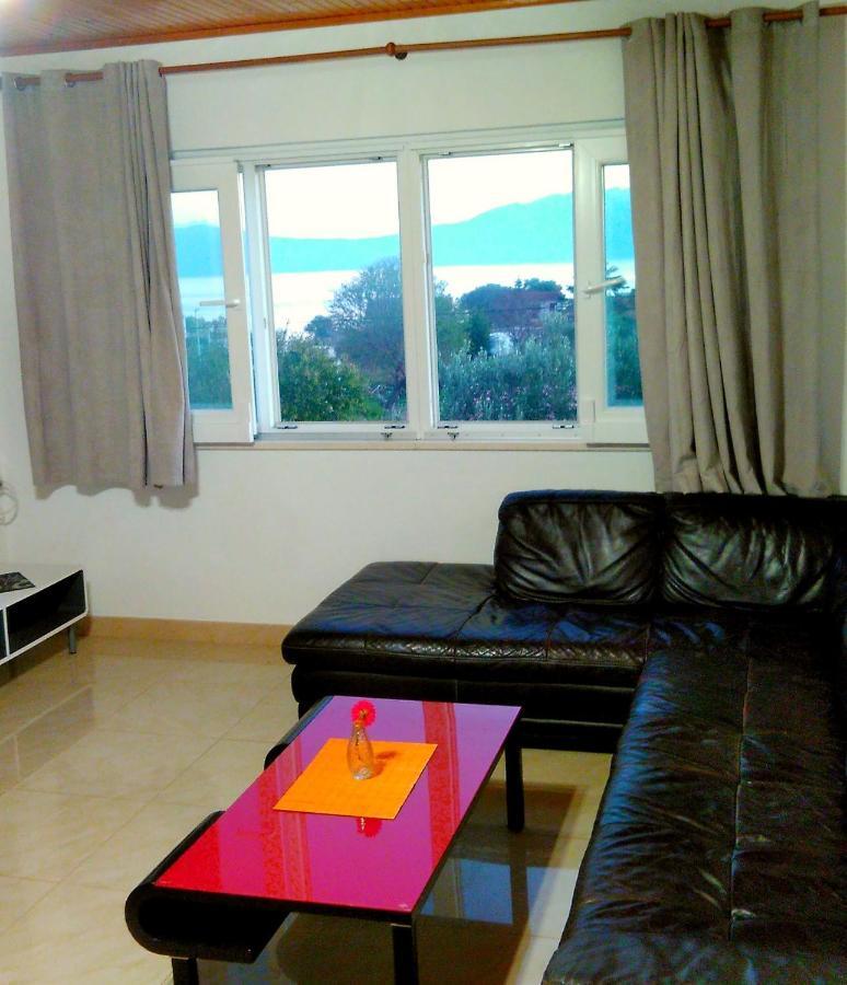 Manora Sucuraj 2 Bedroom Apartment Bagian luar foto