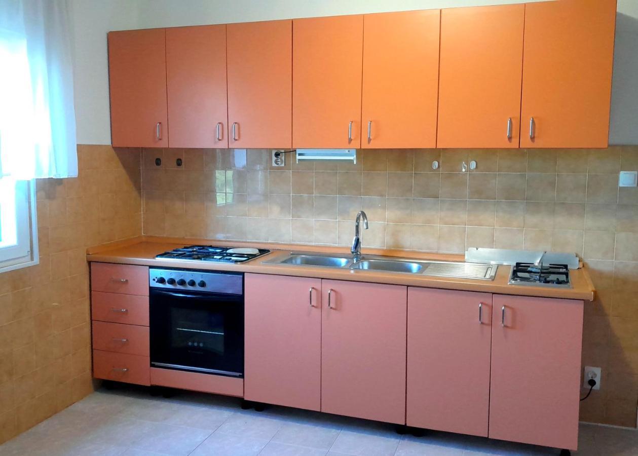 Manora Sucuraj 2 Bedroom Apartment Bagian luar foto