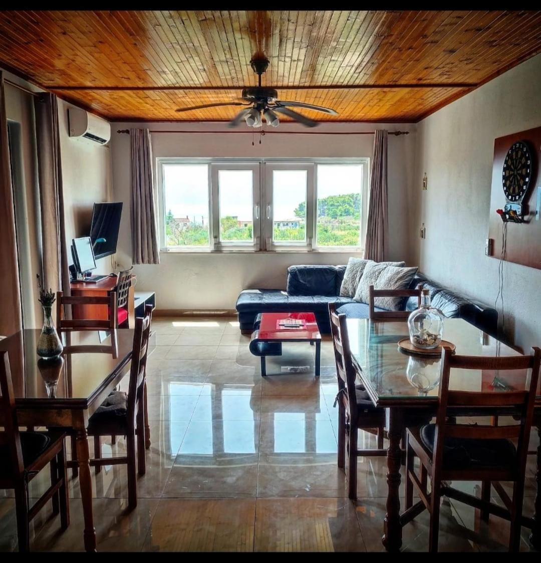 Manora Sucuraj 2 Bedroom Apartment Bagian luar foto