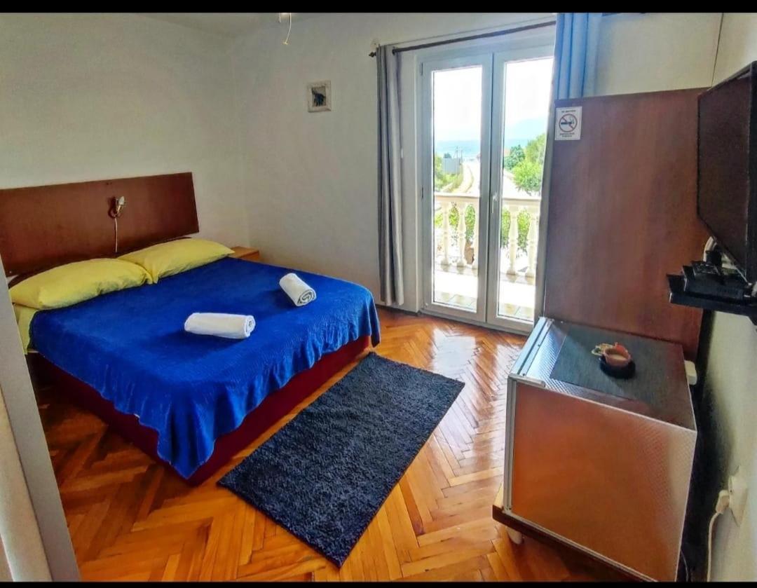Manora Sucuraj 2 Bedroom Apartment Bagian luar foto